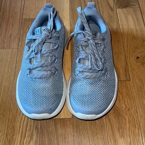 Like brand new under armor size 1 youth shoes